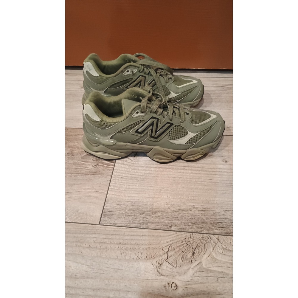 New Balance 9060 Sneakers Mens Size 10 Olive Green Excellent Retro Chunky Shoe
